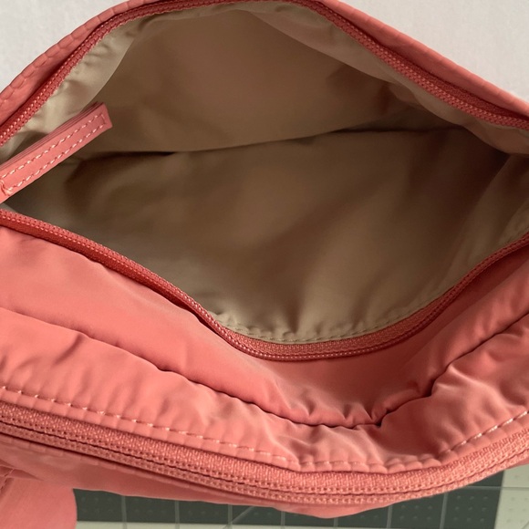 Athleta Crossbody / Belt Bag - Picture 4 of 7